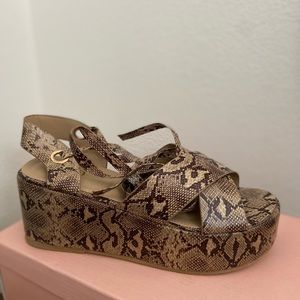 Snake skin platforms